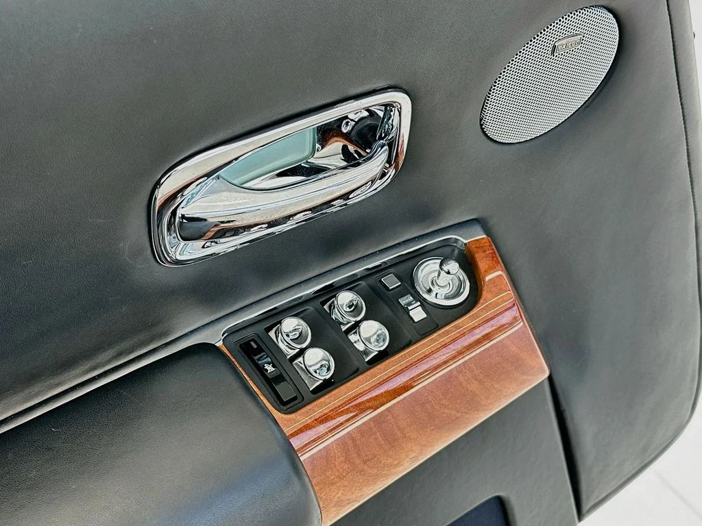 Used 2009 White Rolls-Royce Base image 17