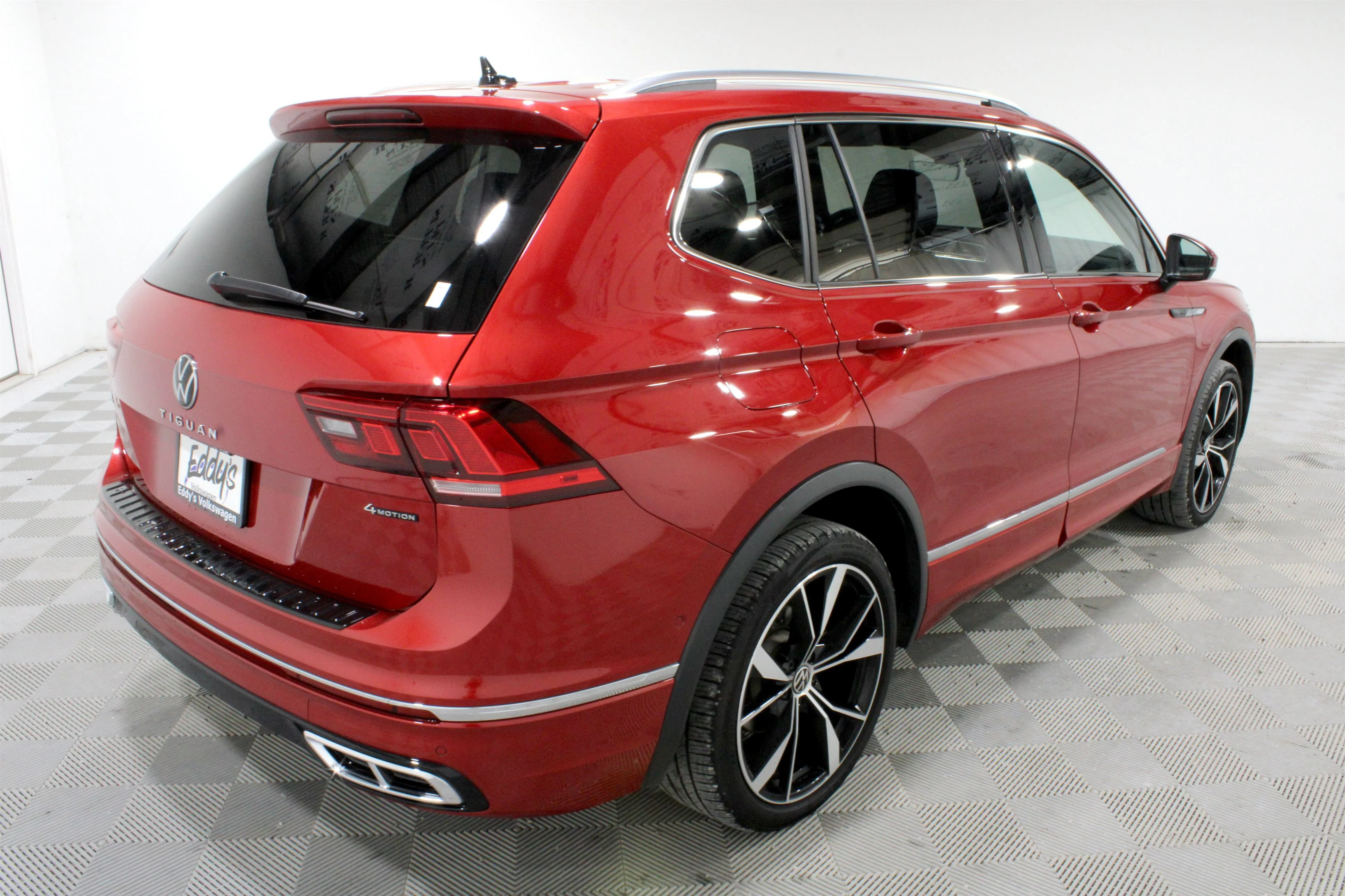 Used 2024 Kings Red Metallic Volkswagen SEL R-Line image 27