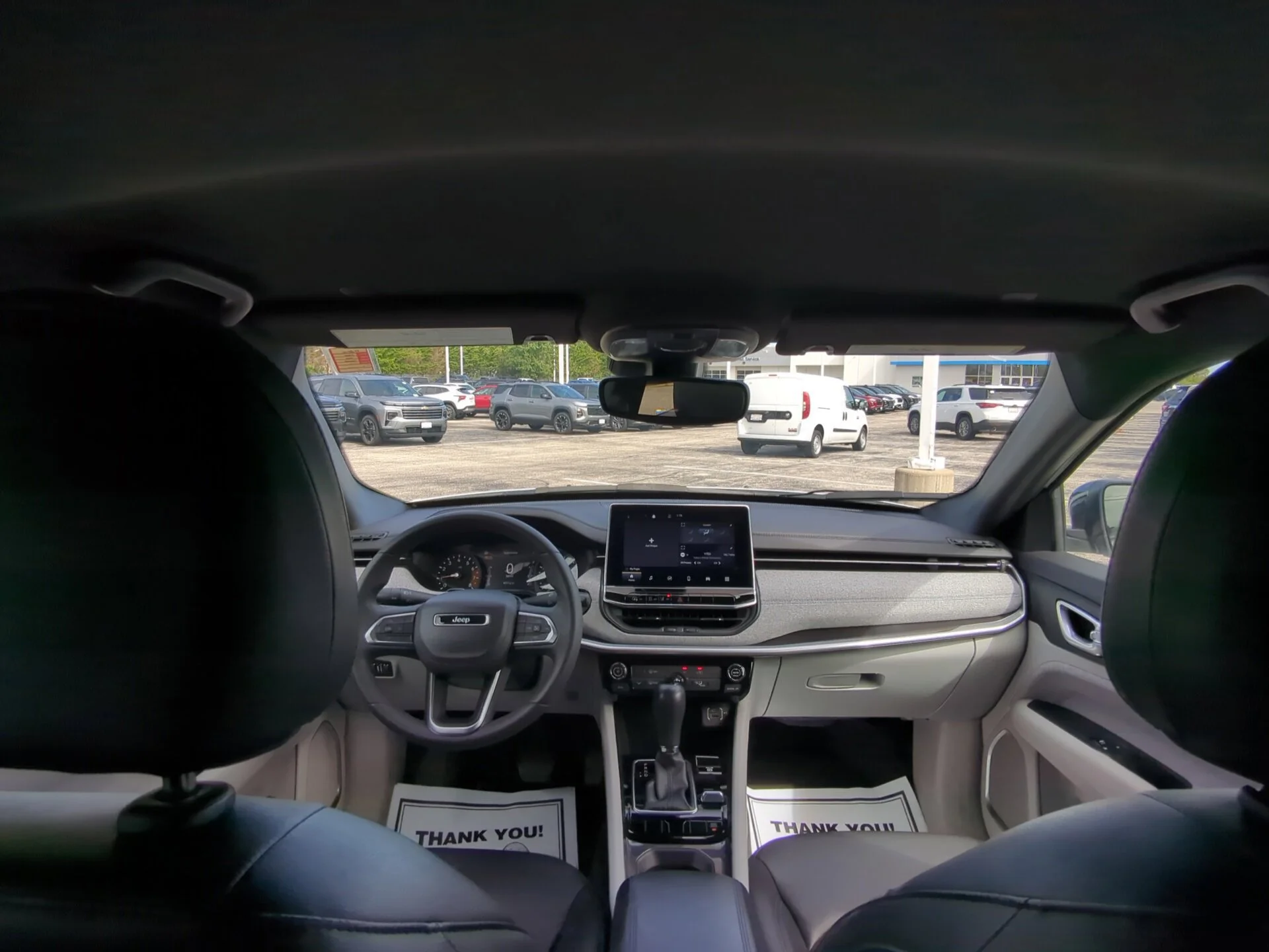 Used 2024  Jeep Latitude image 31