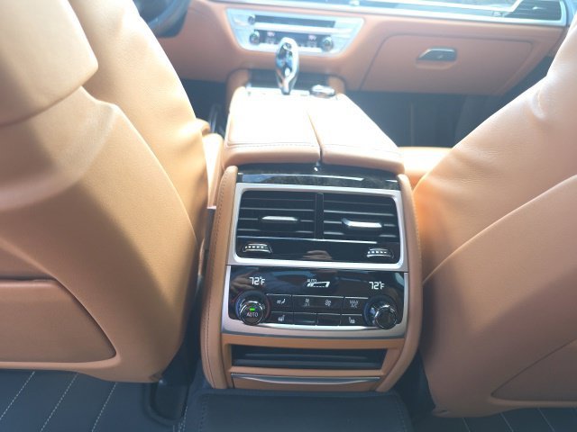 Used 2022 Gray BMW 750i xDrive image 29