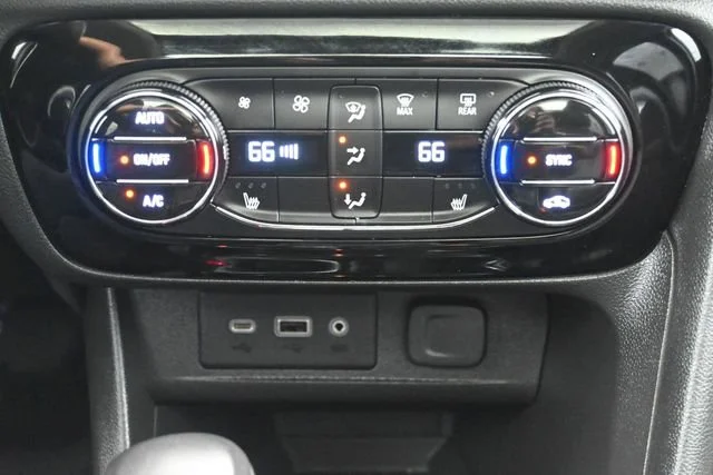 Used 2023 Ebony Twilight Metallic Buick Essence image 20