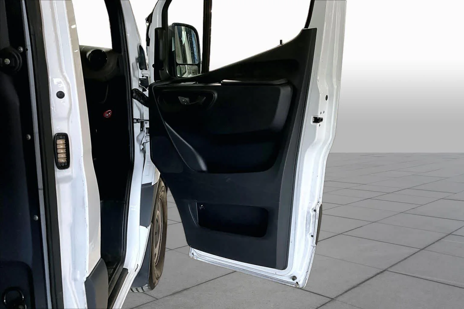Used 2023 Arctic White Mercedes-Benz  image 18