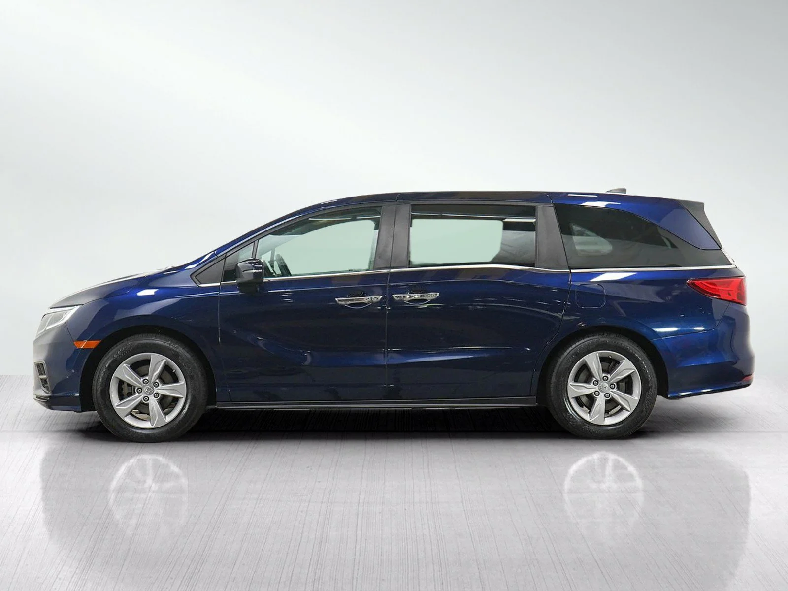 Used 2020 Honda Odyssey EX-L with VIN 5FNRL6H70LB030172 for sale in Burnsville, Minnesota