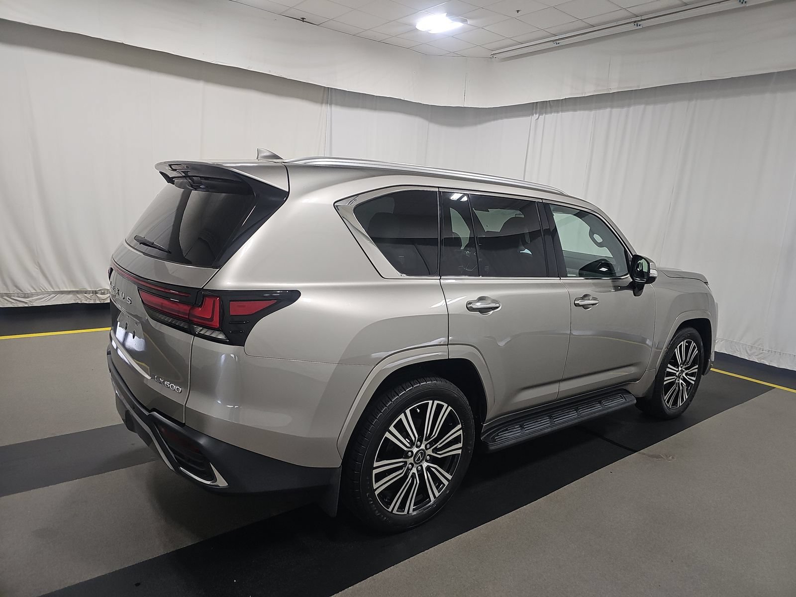 Used 2022 Atomic Silver Lexus LX 600 Luxury image 7