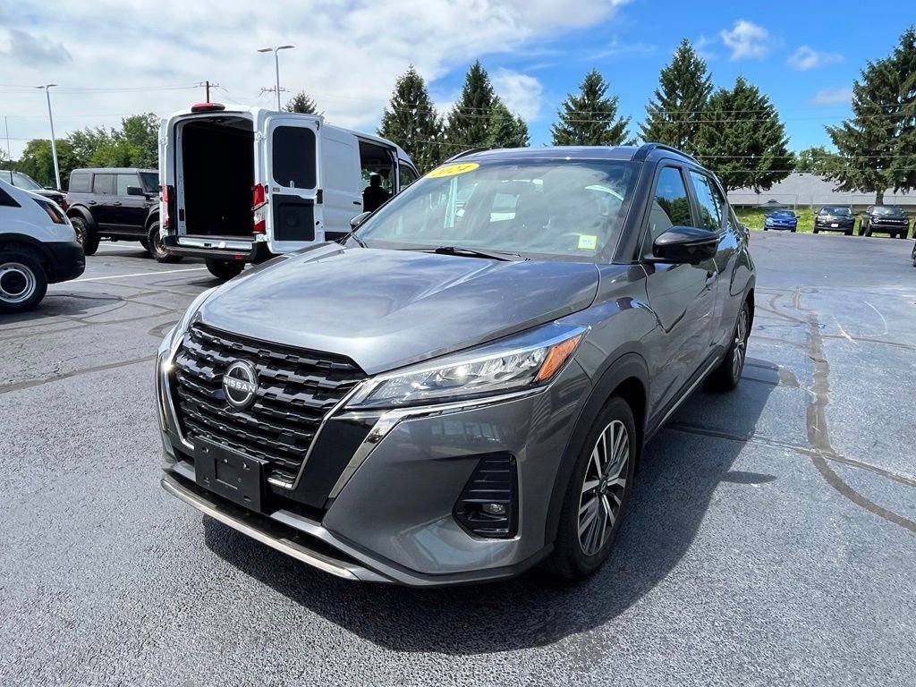 Used 2024 Gray Nissan SR image 2
