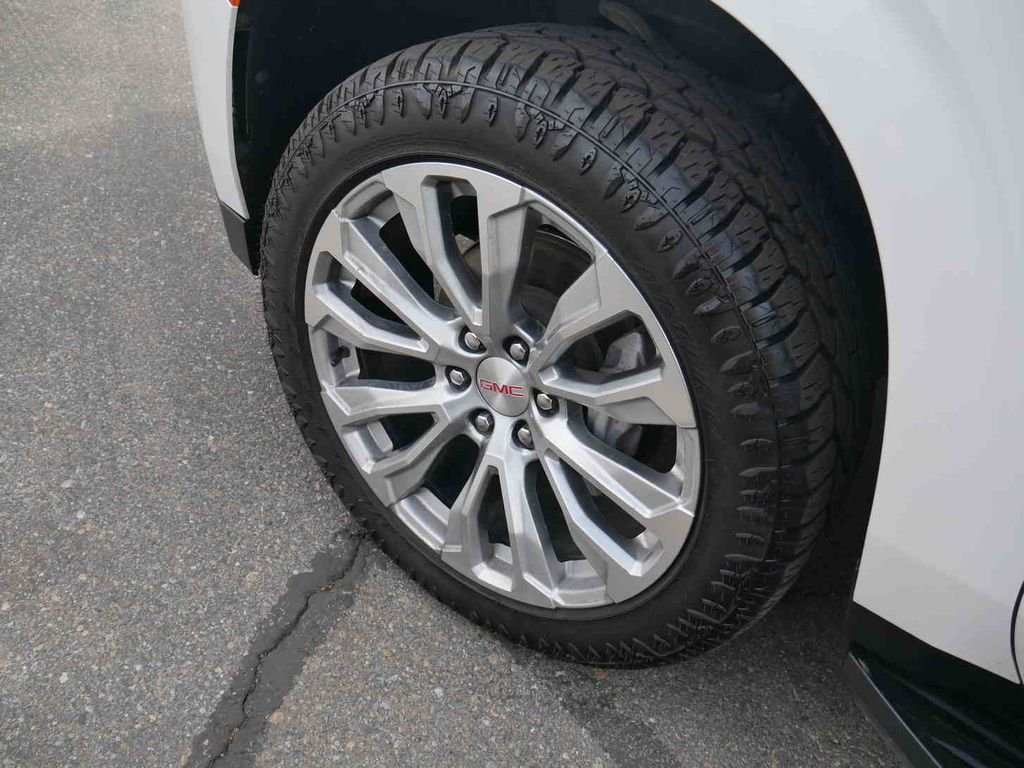 Used 2024  GMC Denali image 12