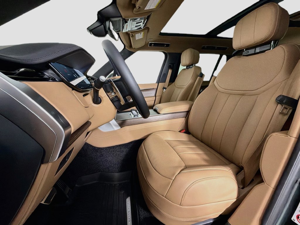 New 2027 Belgravia Green Land Rover SE image 21