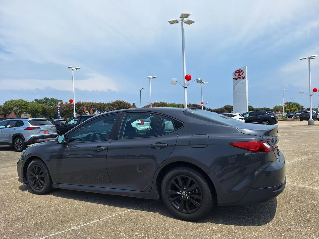 2025 Toyota Camry LE - Photo 7