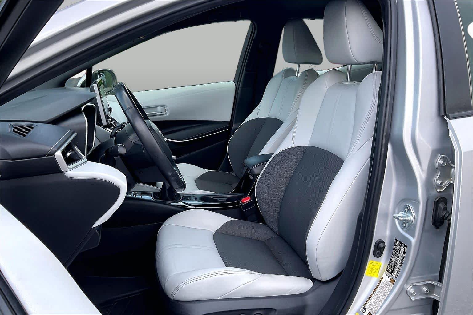 Used 2019 Classic Silver Metallic Toyota XSE image 7