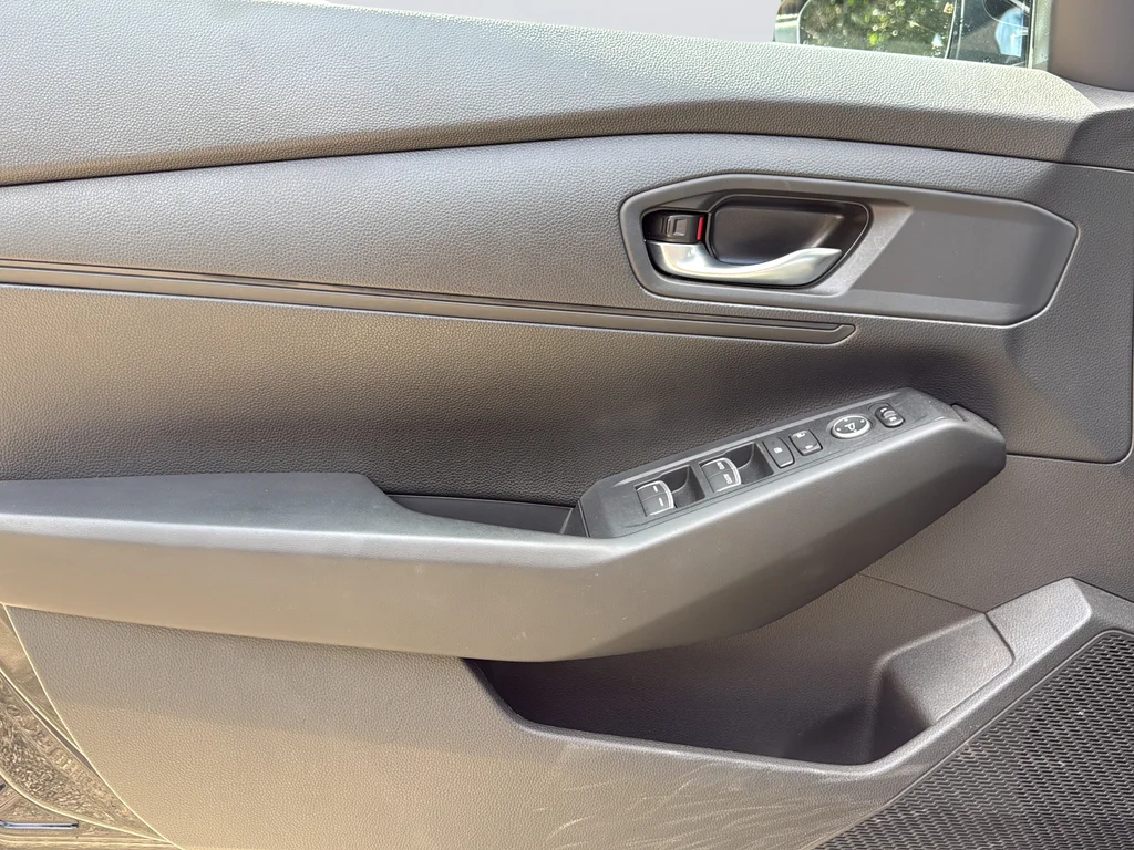 Used 2024  Honda LX image 17