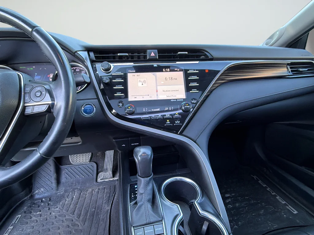 Used 2020 Beige Toyota XLE image 20