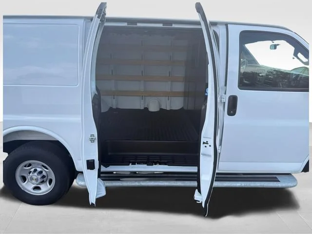 Used 2025 Summit White Chevrolet WT image 36