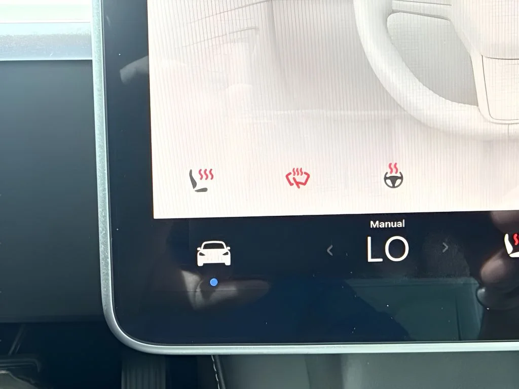 Used 2023 White Tesla Base image 13