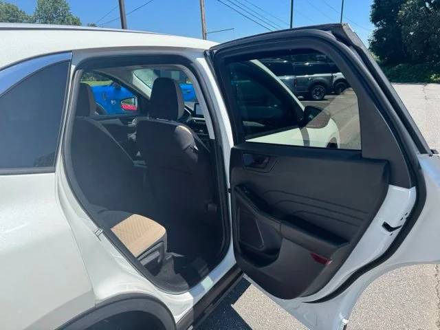 Used 2022 White Ford SE image 14