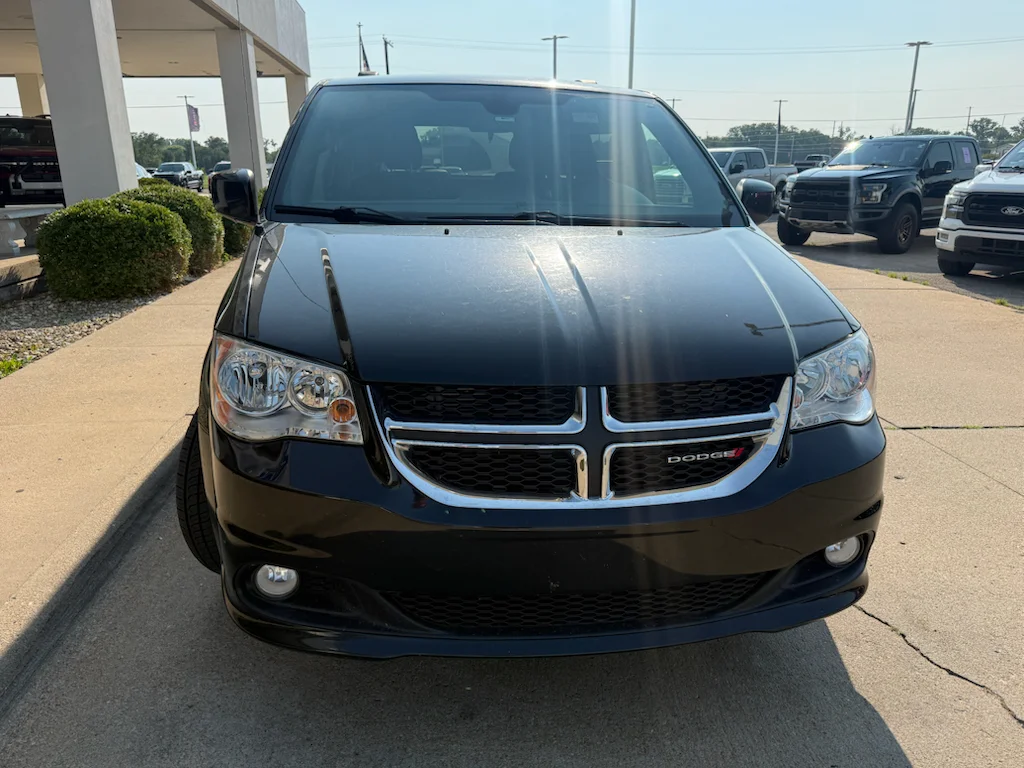 Used 2019 Black Onyx Crystal Pearlcoat Dodge SXT image 7