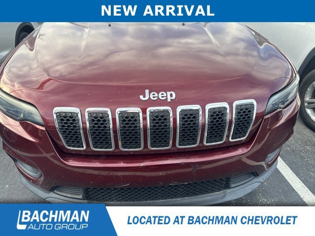 Used 2019 Velvet Red Pearlcoat Jeep Latitude image 3
