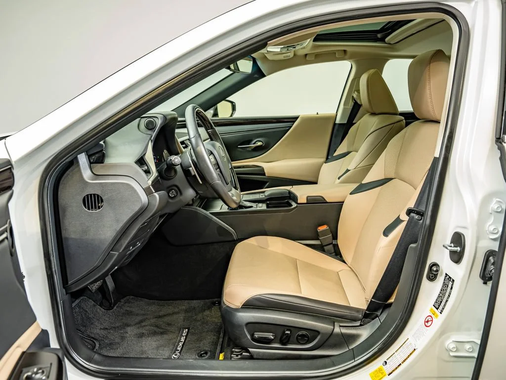Used 2019 White Pearl Lexus 350 image 34