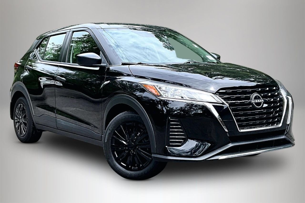 Used 2022 Black Nissan S image 2