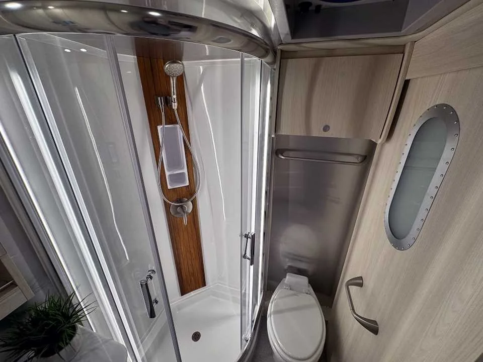 New 2025 Hightech Silver Premium Metallic AIRSTREAM  image 15