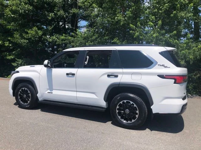 Used 2023 Ice Toyota Limited image 6