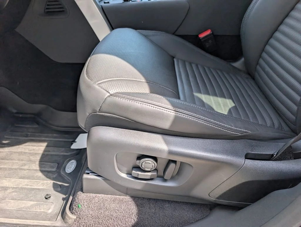 Certified Used 2025 White Land Rover Dynamic SE image 22
