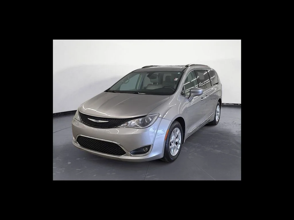Used 2017 Chrysler Pacifica Touring-L with VIN 2C4RC1BG6HR519456 for sale in Terre Haute, IN