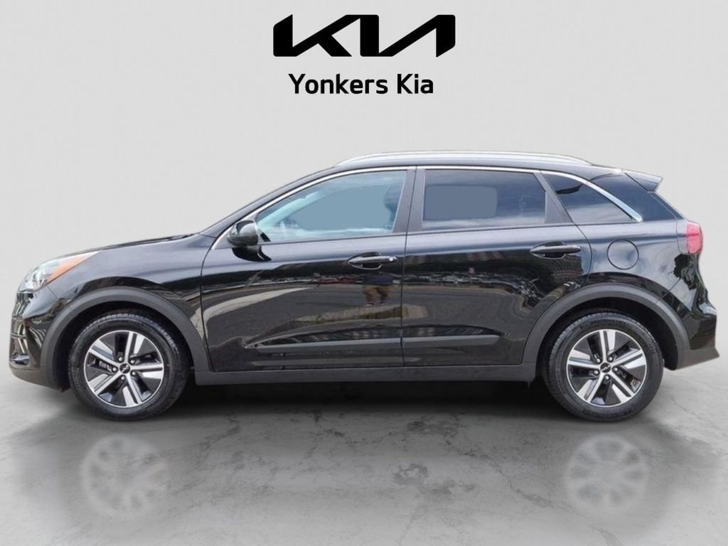 Used 2022 Black Kia LXS image 9