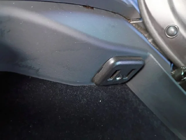 Used 2019 White Chevrolet Stingray image 6