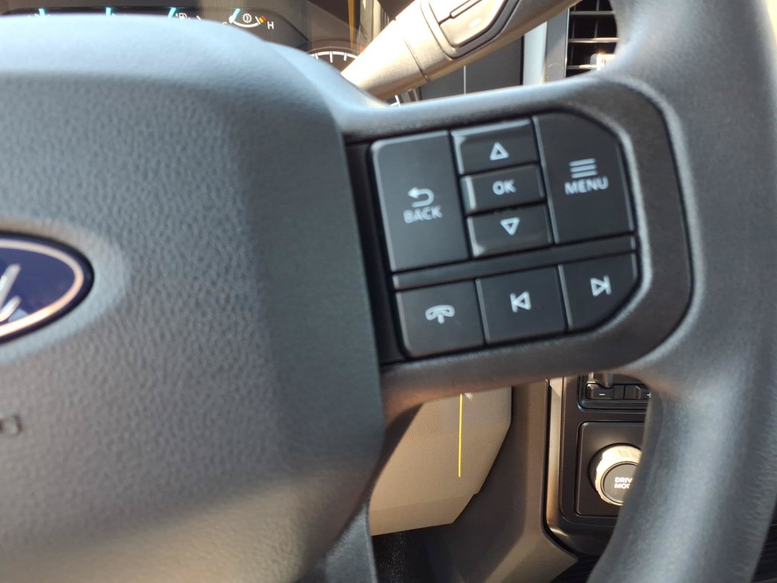 New 2027 Oxford White Ford F-550® XL image 15