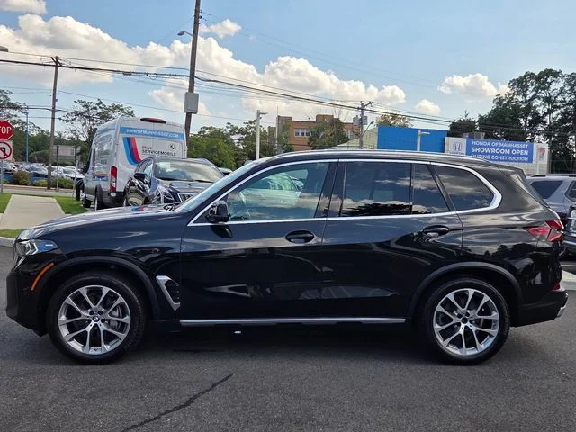 Used 2025 Black Sapphire Metallic BMW xDrive40i image 4