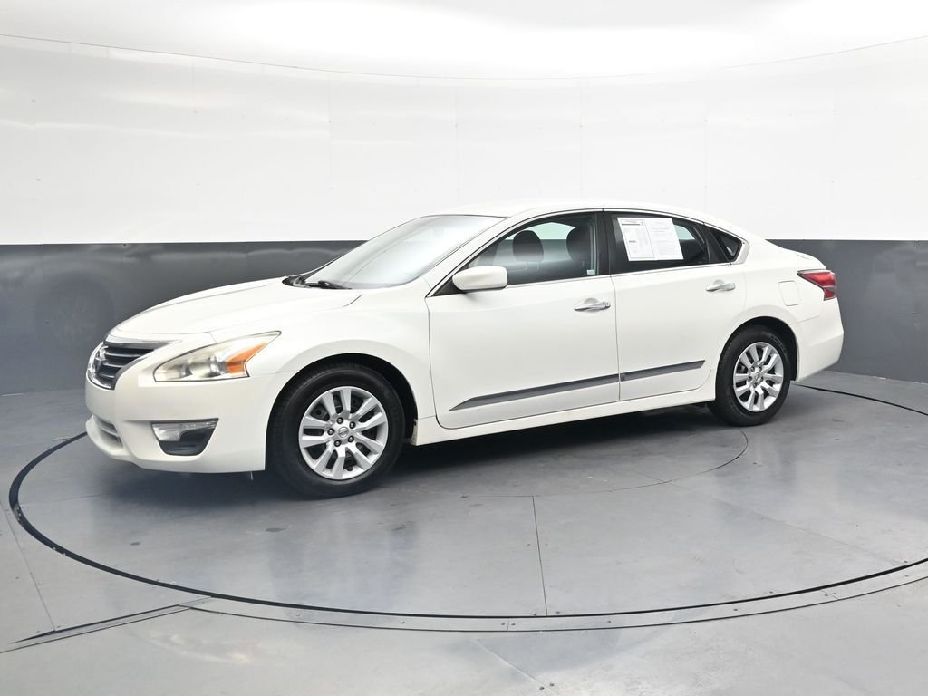 Used 2014 White Nissan 2.5 S image 8