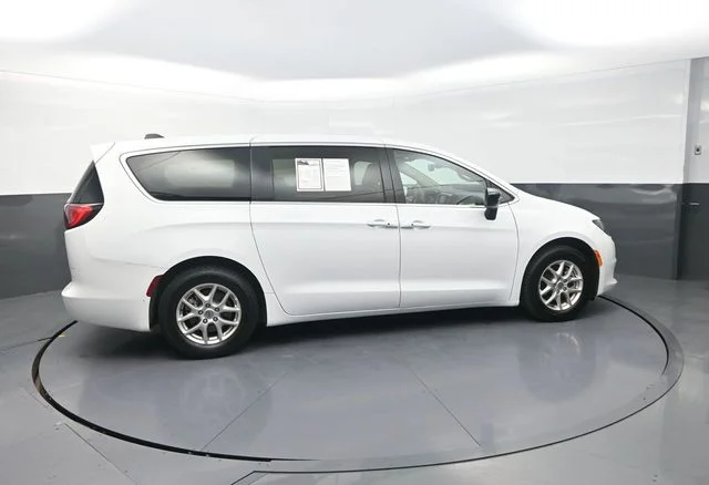 Used 2024 White Chrysler LX image 10