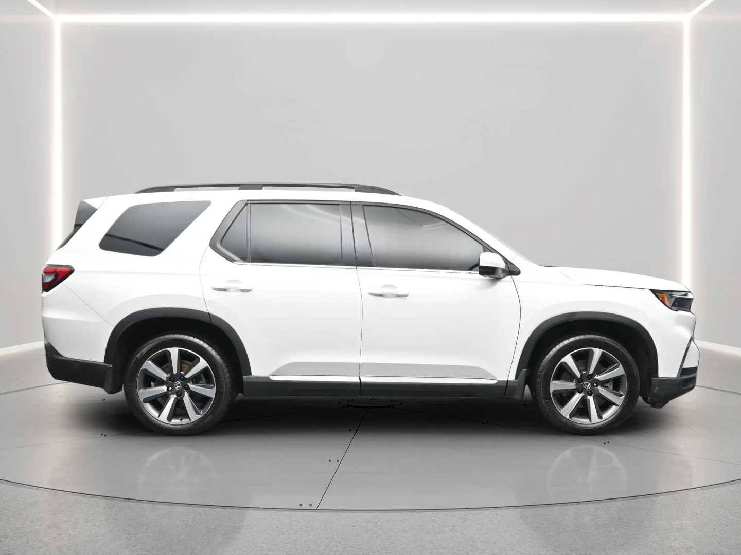 Used 2023 Platinum White Pearl Honda Touring image 13