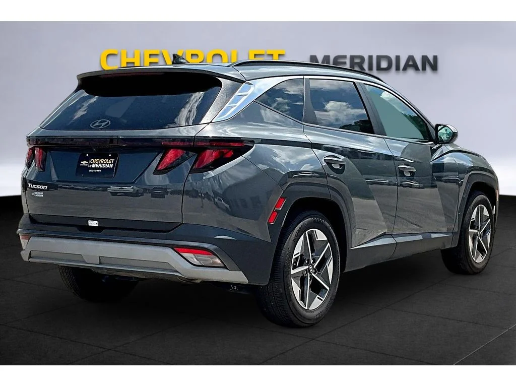 Used 2025  Hyundai SEL image 11