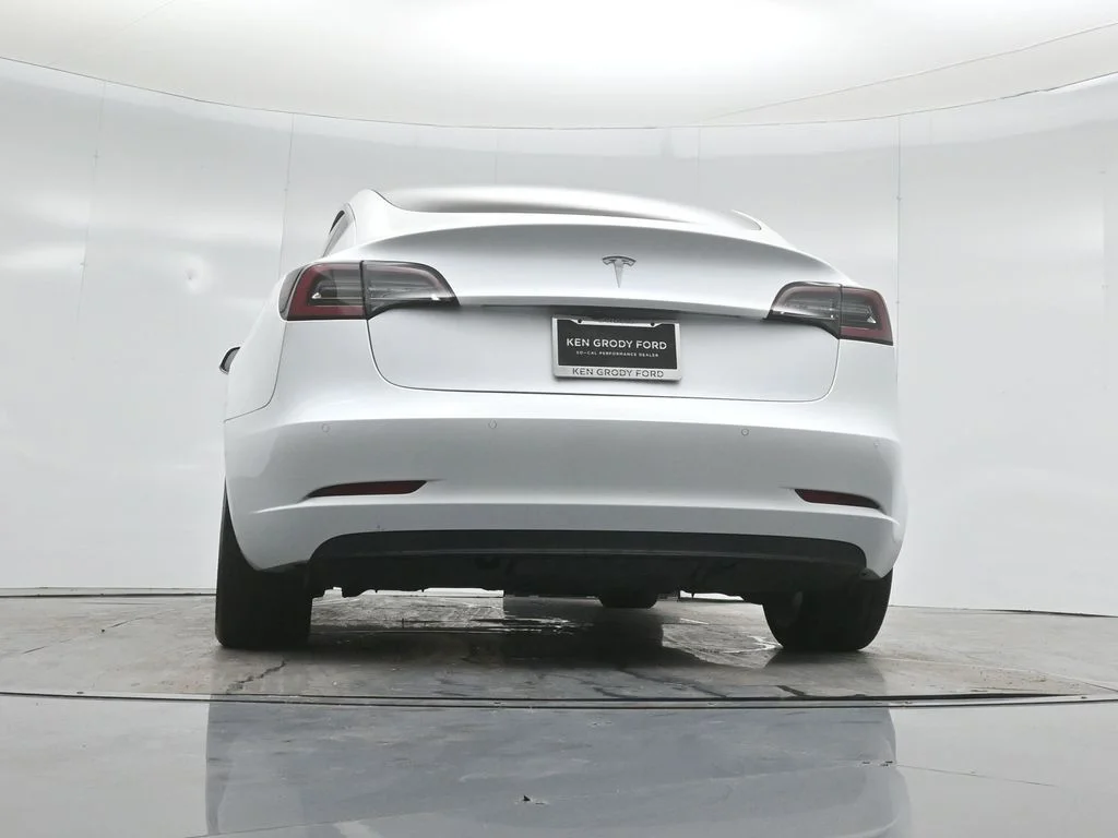 Used 2020  Tesla Standard Range Plus image 44