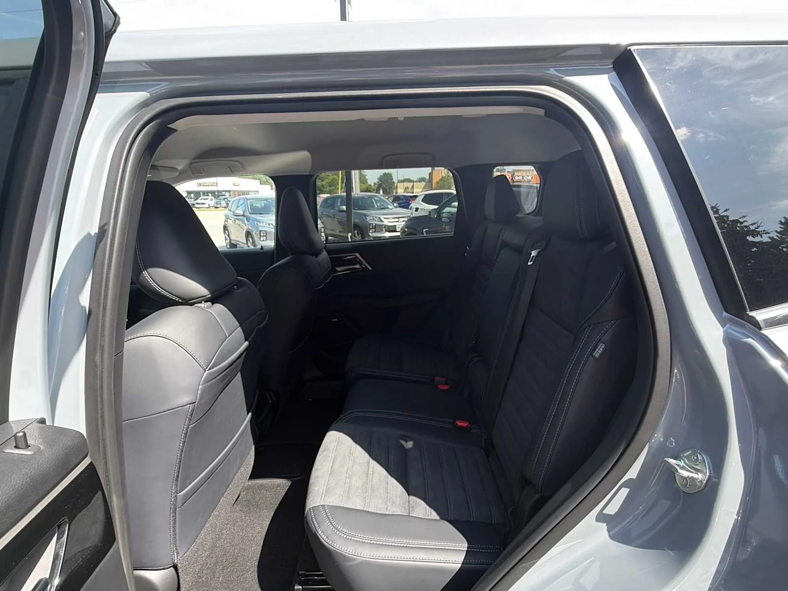 New 2026 Moonstone Gray Metallic Mitsubishi SE S-AWC image 17