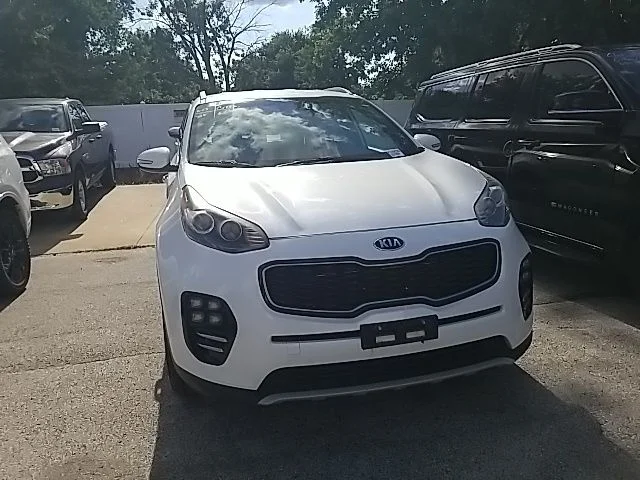 Used 2018 White Kia EX image 7