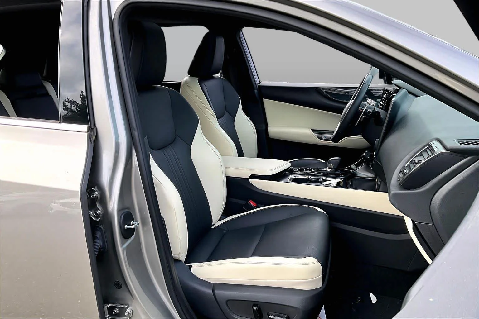 Certified Used 2024 Atomic Silver Lexus Premium image 9
