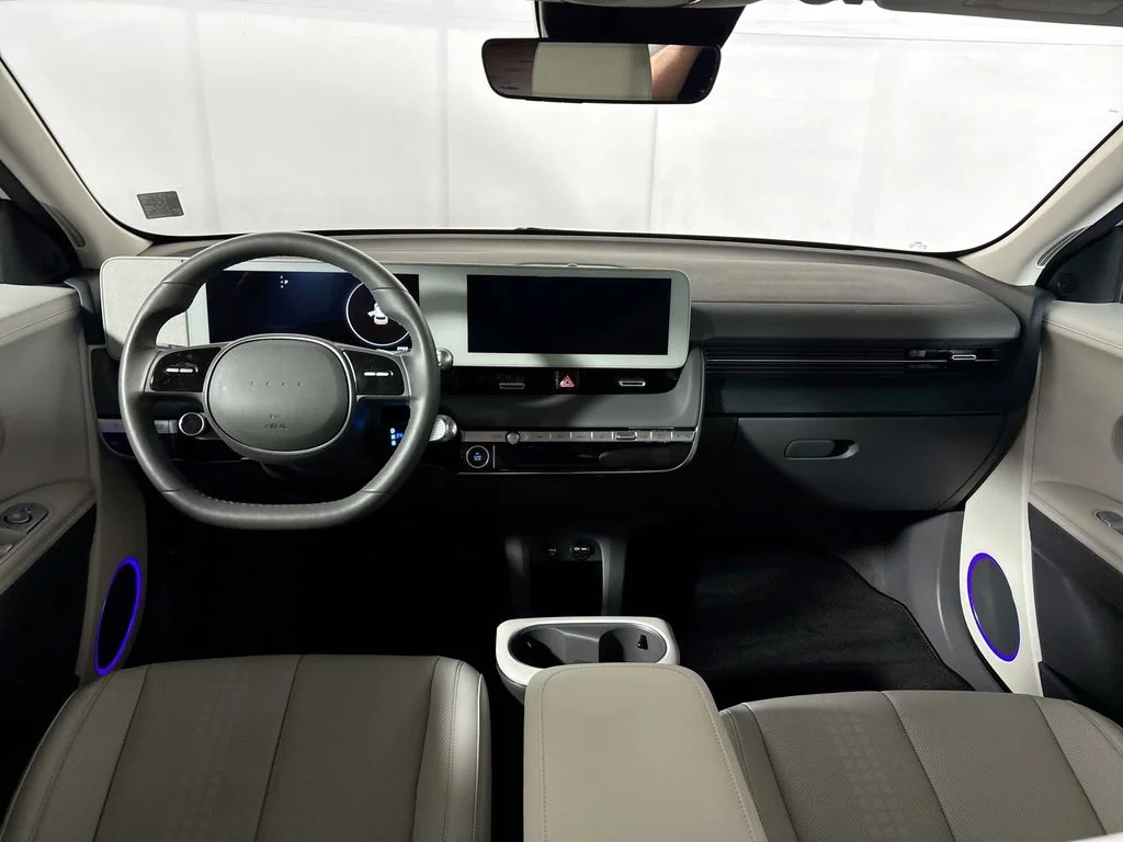 Used 2023 White Hyundai SEL image 12