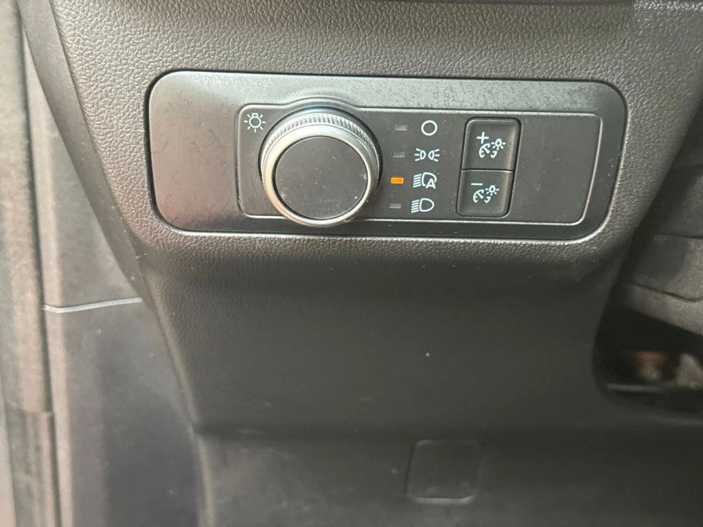 Used 2022 Blue Ford SE image 23