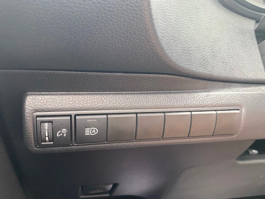 Used 2025  Toyota LE image 26