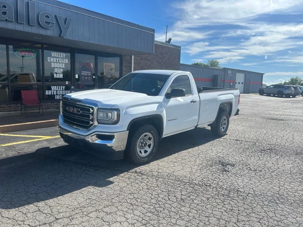 Used 2018  GMC Base image 30