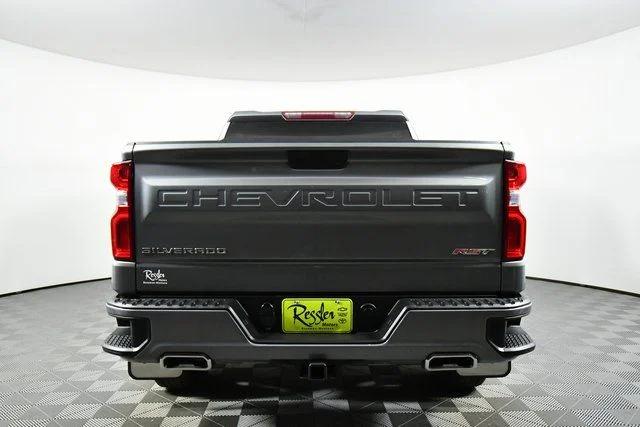 Used 2021  Chevrolet RST image 12