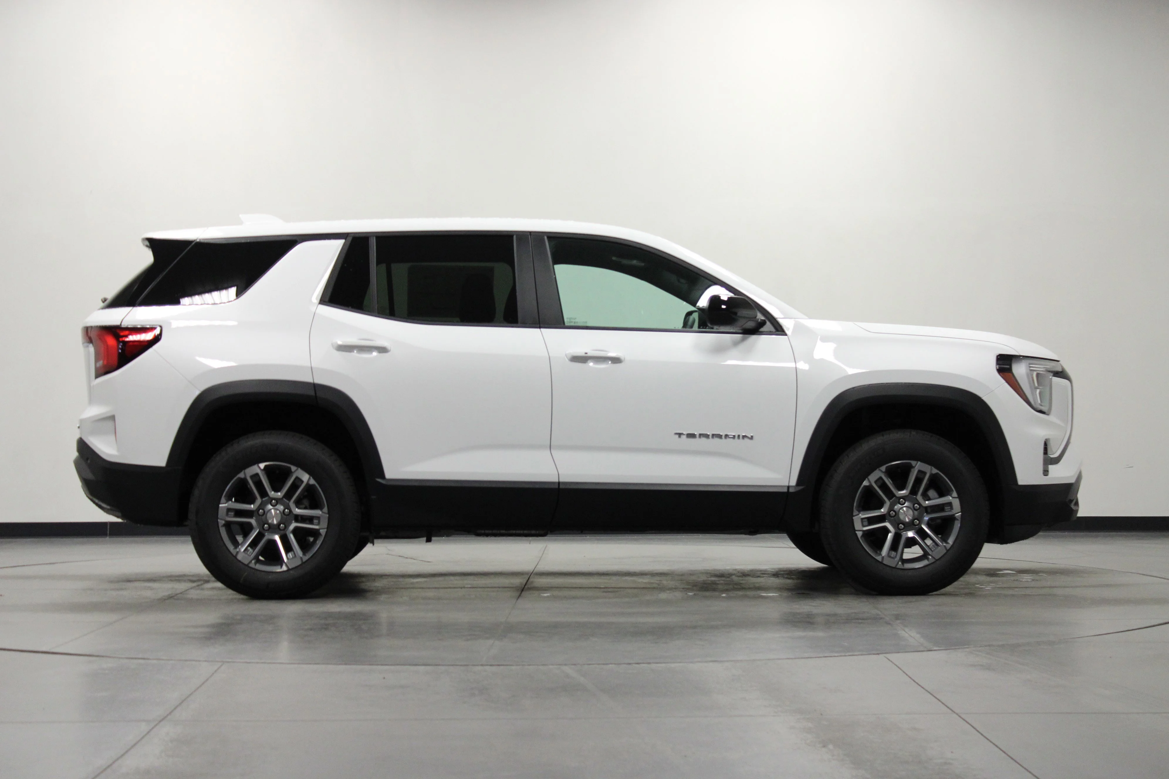 New 2026 Summit White GMC Elevation image 2