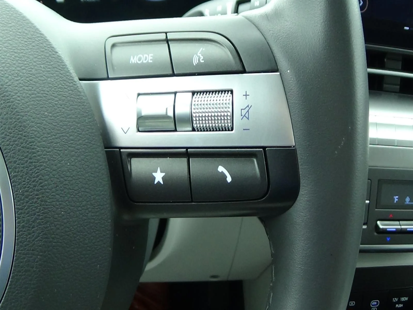 Used 2025 Abyss Black Pearl (a2b) Hyundai SEL image 19
