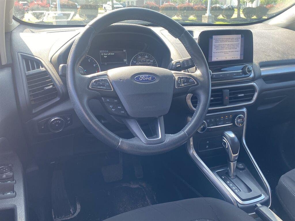 Used 2019 Shadow Black Ford SE image 3