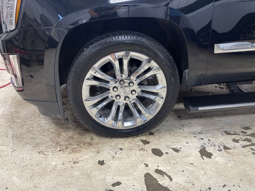 Used 2018 Black Cadillac Premium image 9