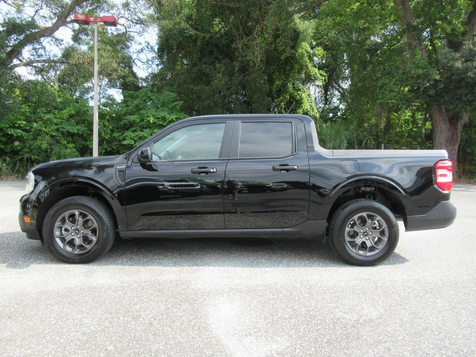 Used 2024 Black Ford XLT image 4