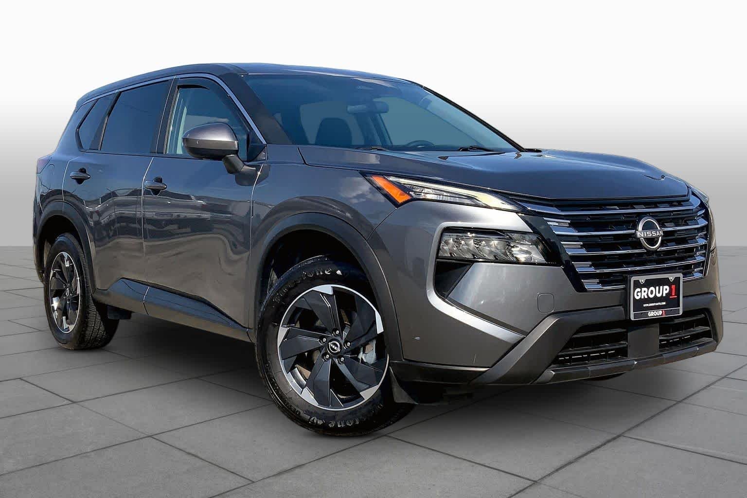Used 2024 Gun Metallic Nissan SV image 3