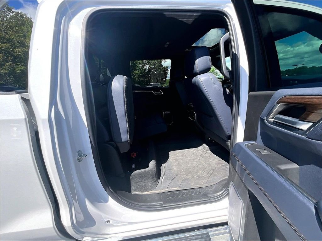 Used 2022 Beige Chevrolet High Country image 15